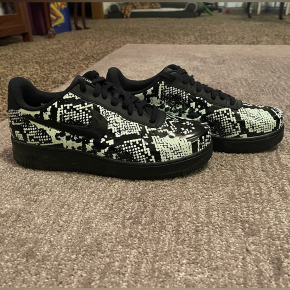 Nike Air Force 1 Foamposite Pro Cup ‘Glow Snakeskin’ - Picture 3 of 10